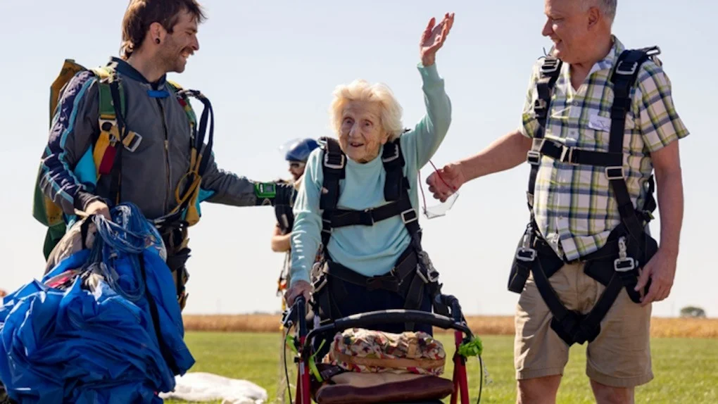 Dorothy Hoffner, 104, of Chicago dies days after being the oldest skydiver at 13,500ft 1